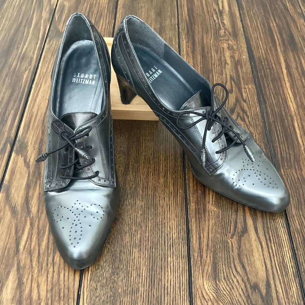 Stuart Weitzman size 7 metallic grey Oxford style heels made in Spain